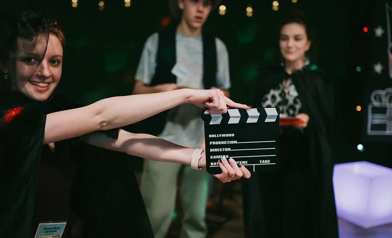 Городские огни и праздничное настроение в Tyumen