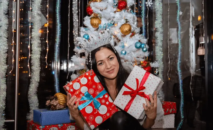 Гайд по идеальному Новому году 2026 с друзьями в Тюмени: от квартиры и коттеджа — до квеста и ночного города