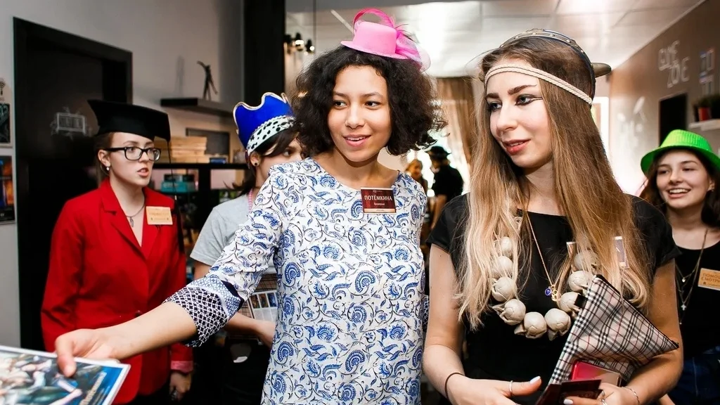 Квест на&nbsp;8&nbsp;марта в&nbsp;школе &laquo;Ночь в&nbsp;музее&raquo;: тайна исчезнувшего ожерелья почти раскрыта. 